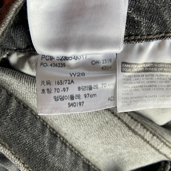 Levi’s and Frame jeans sales $20 per pair - Picture 5 of 12